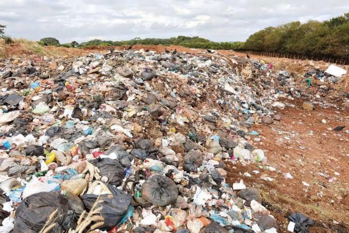 Matéria do Jornal Opção mostra aterro sanitário de Goiânia abandonado
